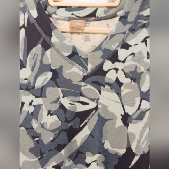 Chico's - NWT, Shift Dress W/ Short Sleeves, V-Neck, Blue Floral Design, Size 0 - Picture 5 of 12